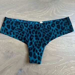 NEW VS Victoria’s Secret thong Panties Size small